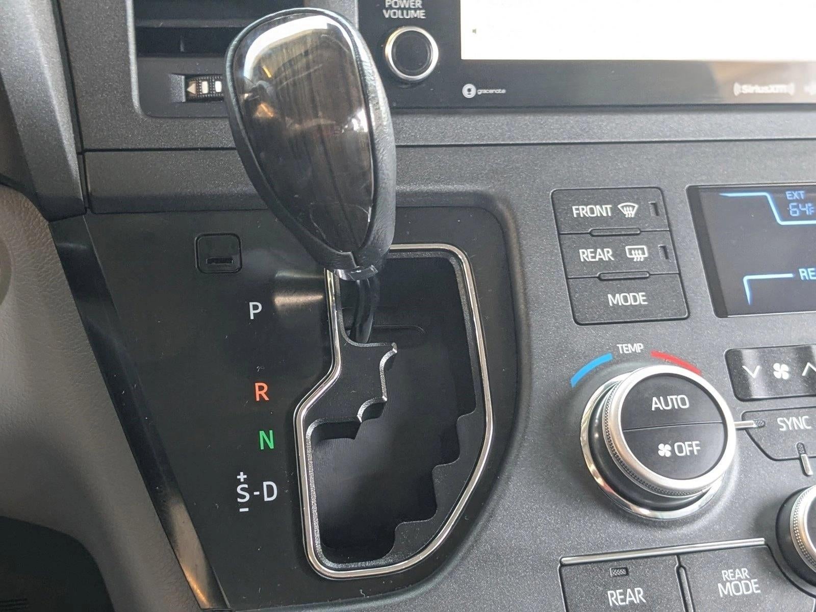 2019 Toyota Sienna XLE FWD 8-Passenger (Natl)