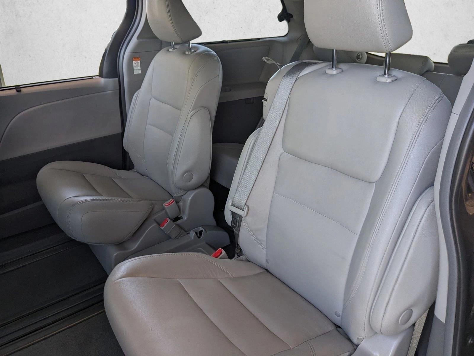 2019 Toyota Sienna XLE FWD 8-Passenger (Natl)