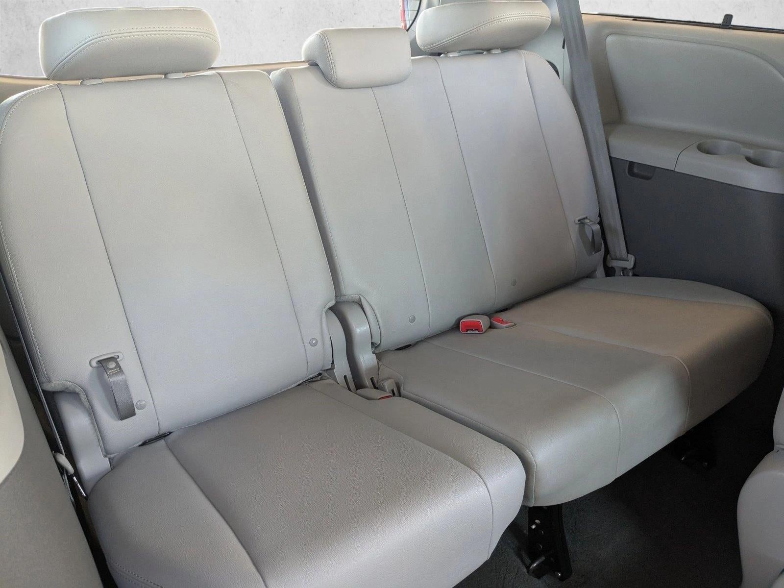 2019 Toyota Sienna XLE FWD 8-Passenger (Natl)