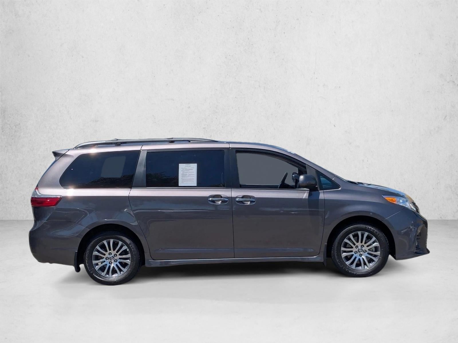 2019 Toyota Sienna XLE FWD 8-Passenger (Natl)