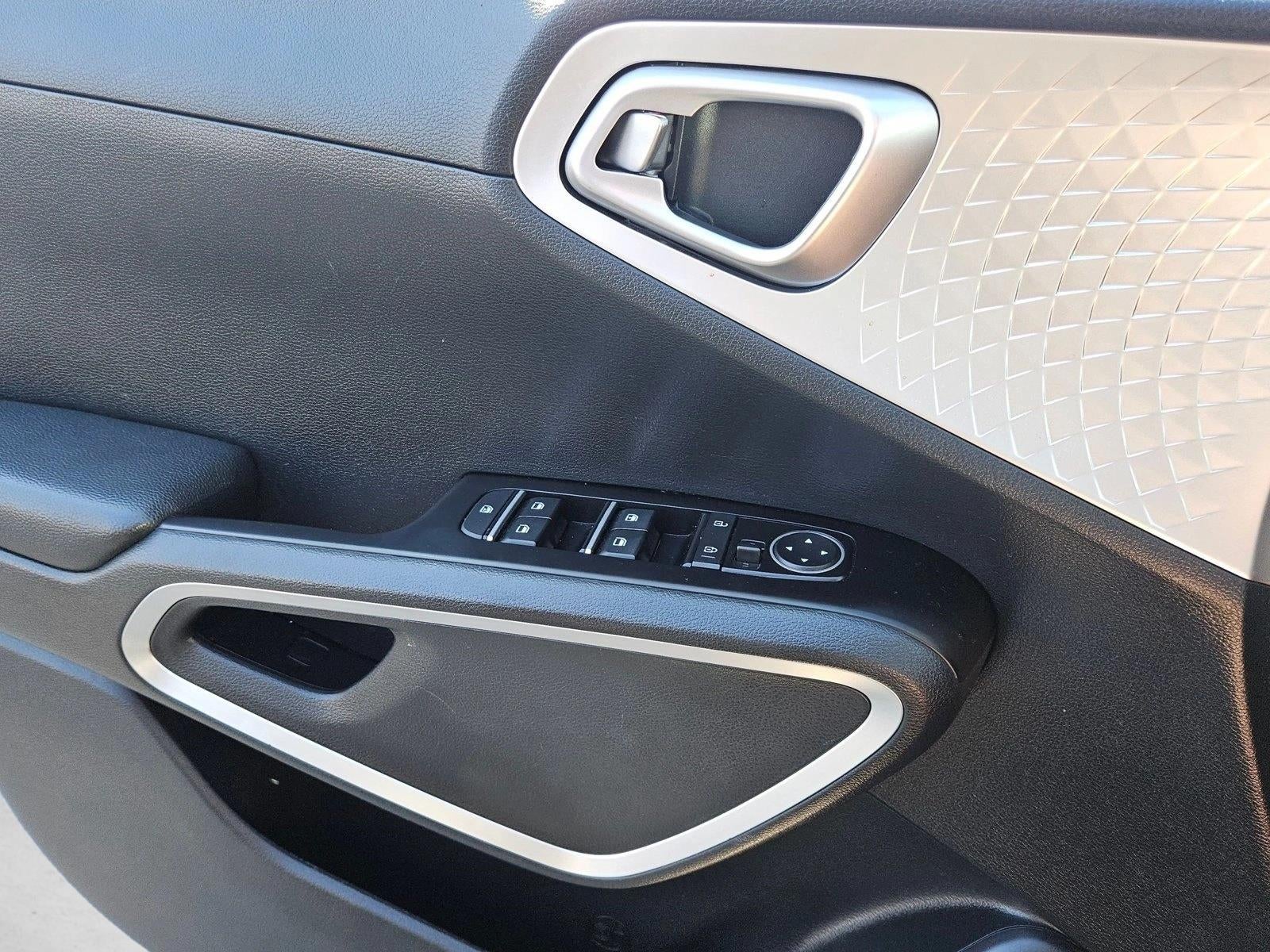 2023 Kia Soul LX IVT