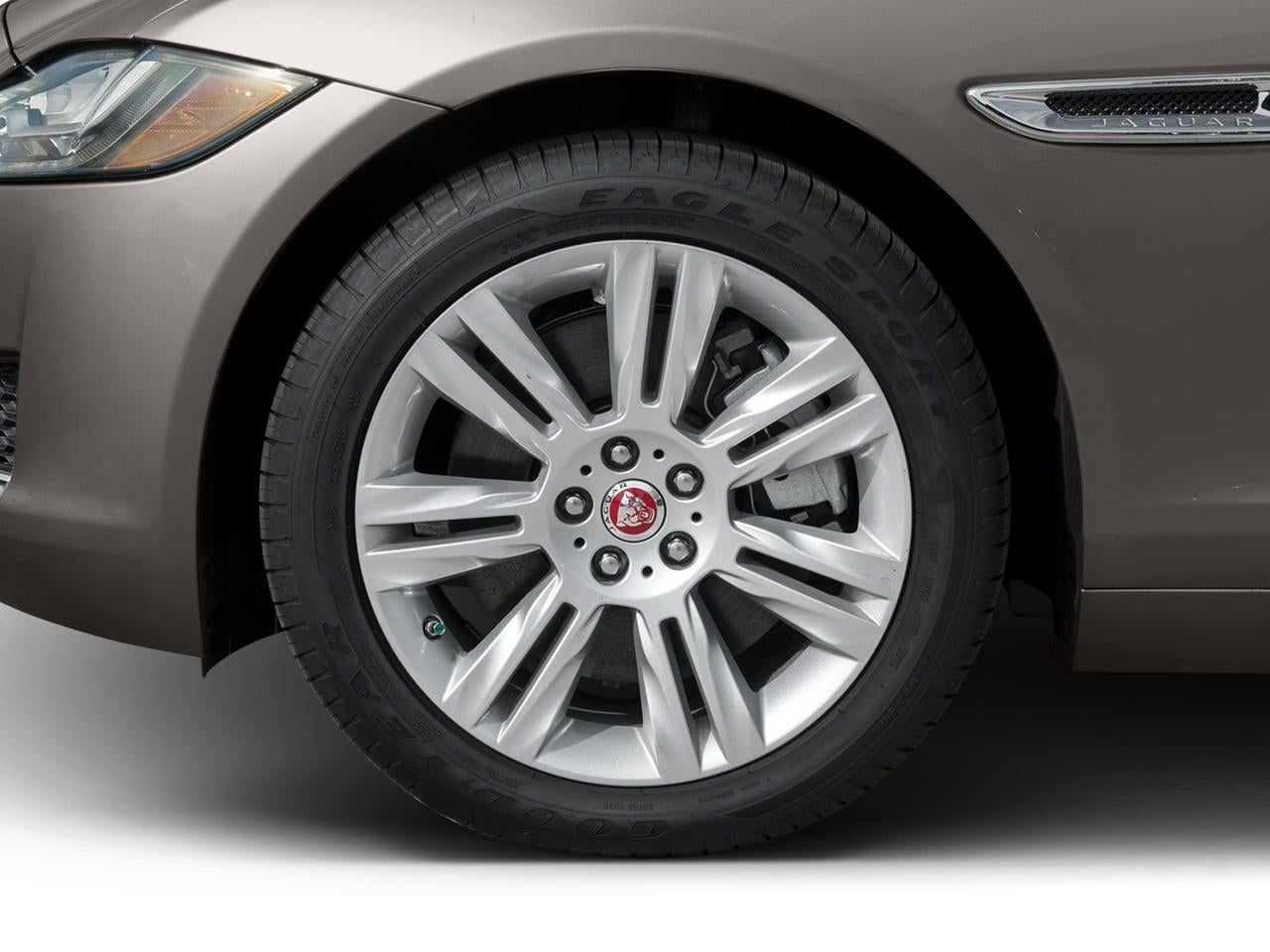2016 Jaguar XF 4dr Sdn 35t Premium RWD