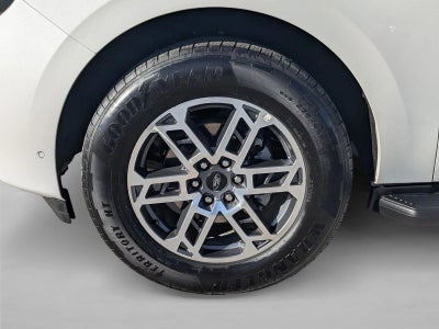 2025 Ford Expedition Active 4x2