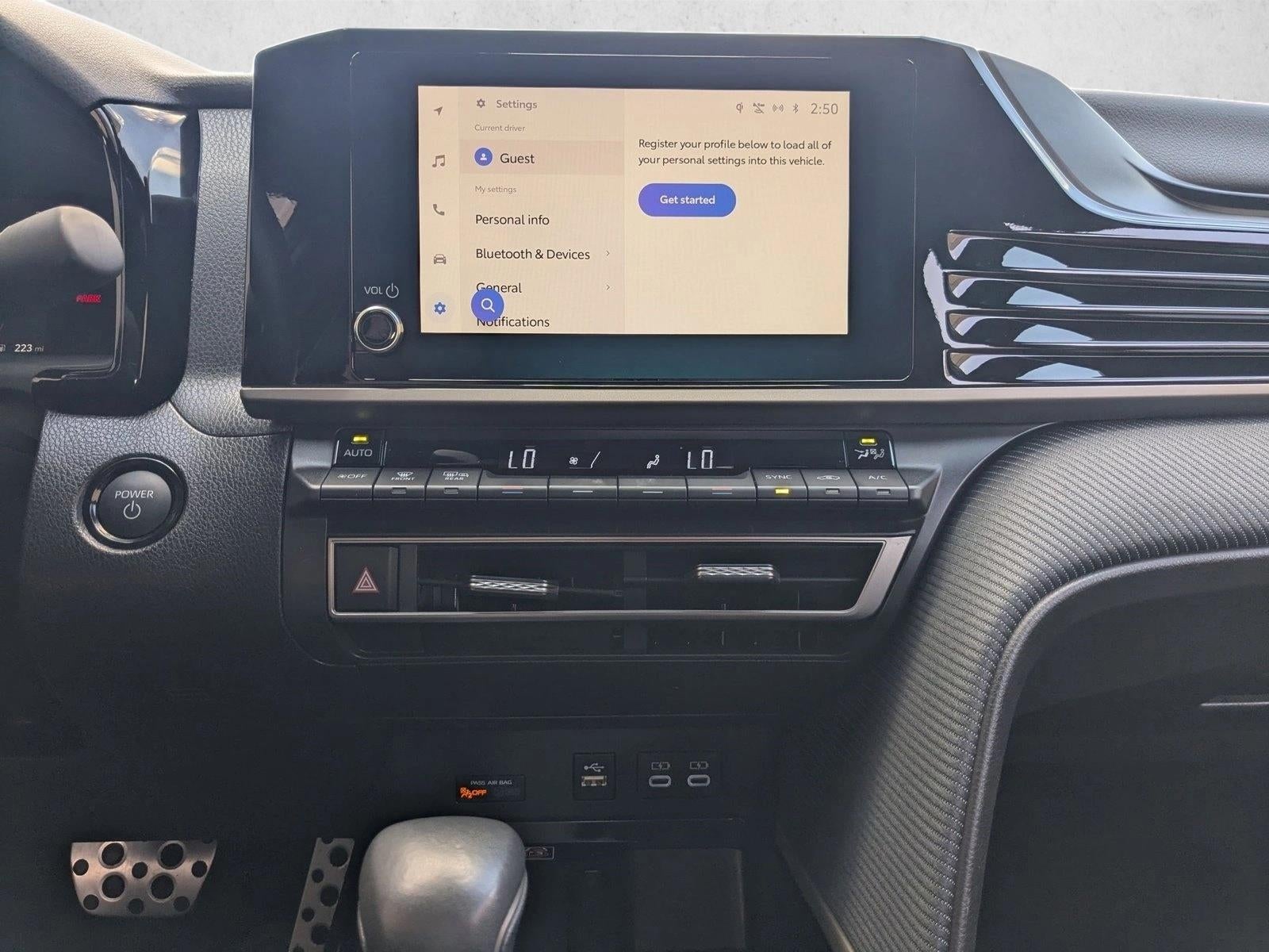 2025 Toyota Camry SE (Natl)