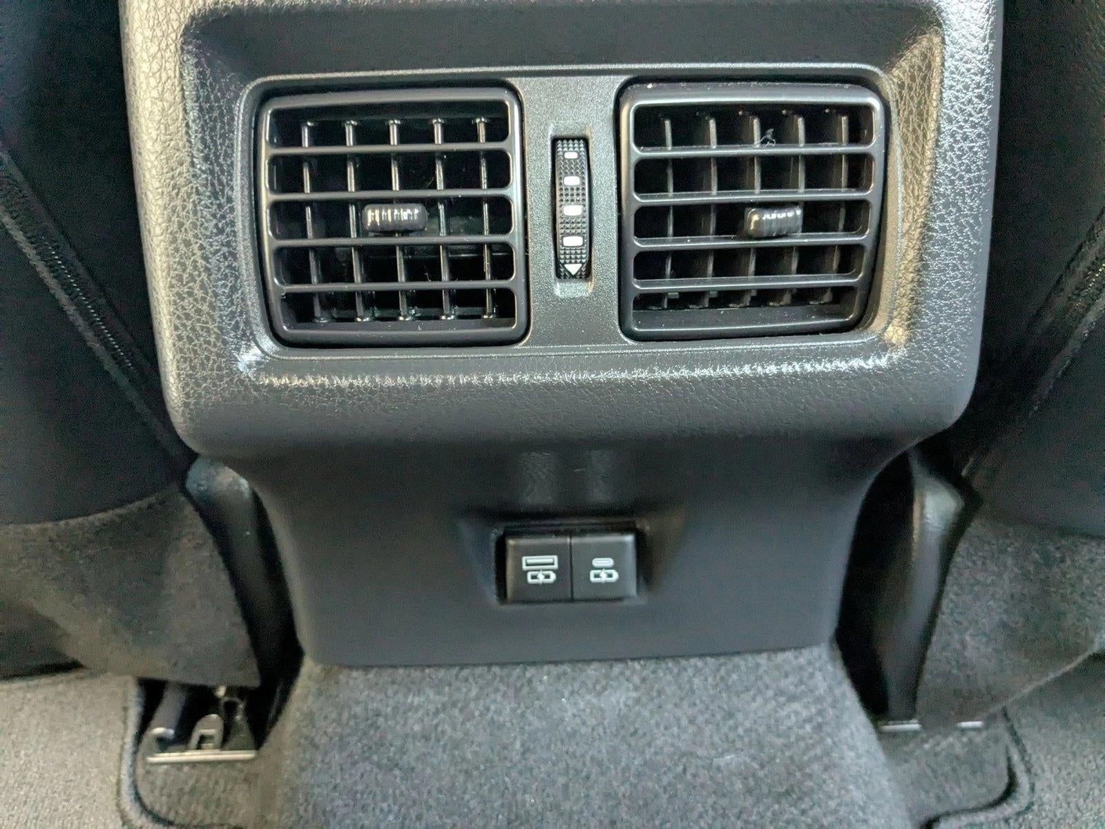 2025 Toyota Camry SE (Natl)