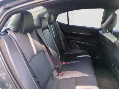 2025 Toyota Camry SE (Natl)
