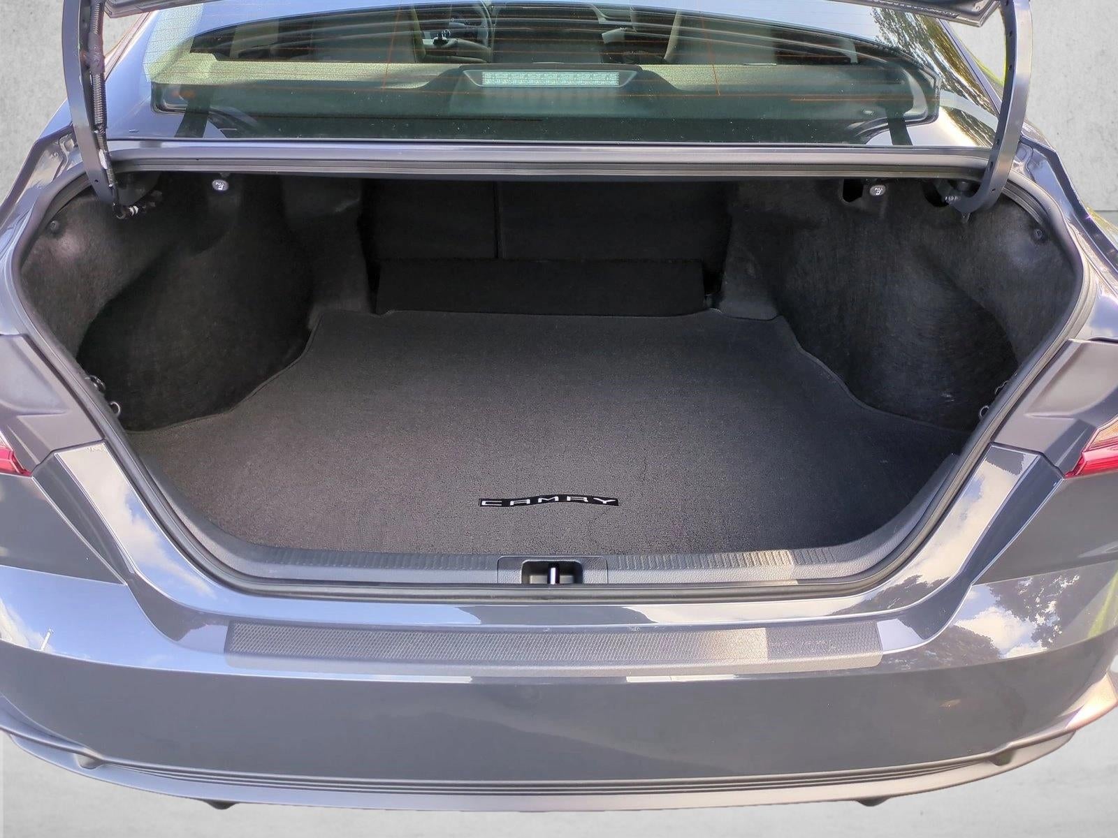 2025 Toyota Camry SE (Natl)