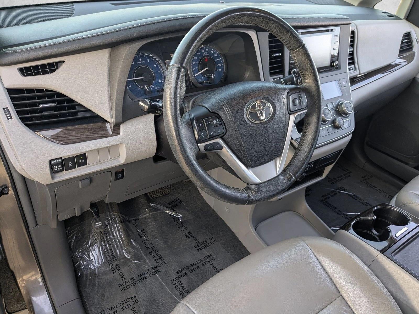 2018 Toyota Sienna XLE FWD 8-Passenger (Natl)