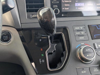 2018 Toyota Sienna XLE FWD 8-Passenger (Natl)