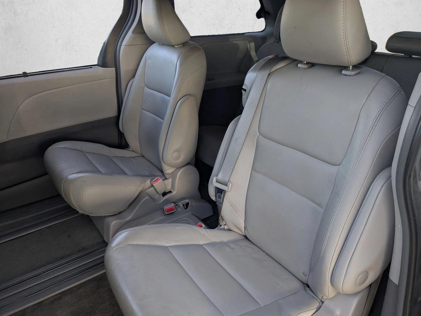 2018 Toyota Sienna XLE FWD 8-Passenger (Natl)
