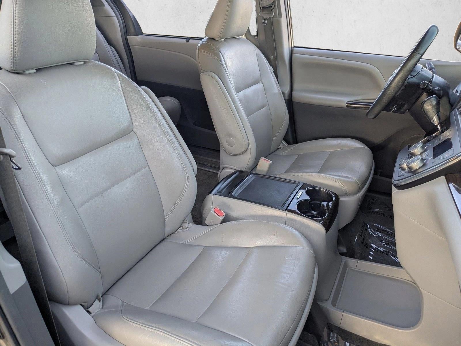 2018 Toyota Sienna XLE FWD 8-Passenger (Natl)