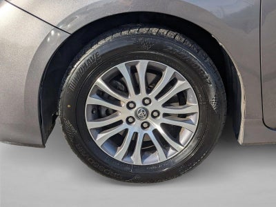 2018 Toyota Sienna XLE FWD 8-Passenger (Natl)