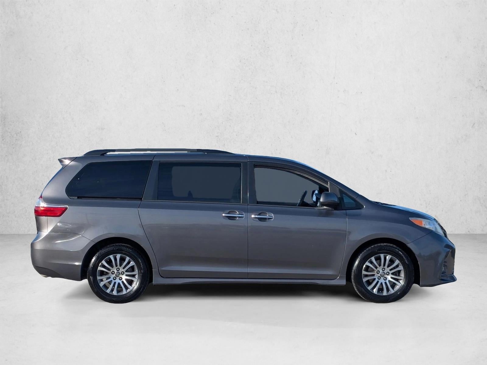 2018 Toyota Sienna XLE FWD 8-Passenger (Natl)