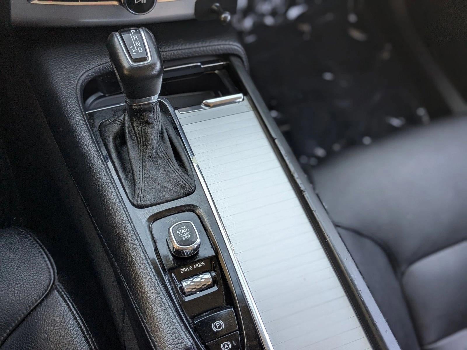 2018 Volvo XC90 T5 AWD 7-Passenger Momentum