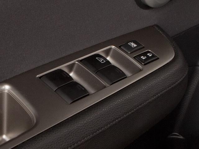 2012 Nissan Versa 5dr HB Auto 1.8 S
