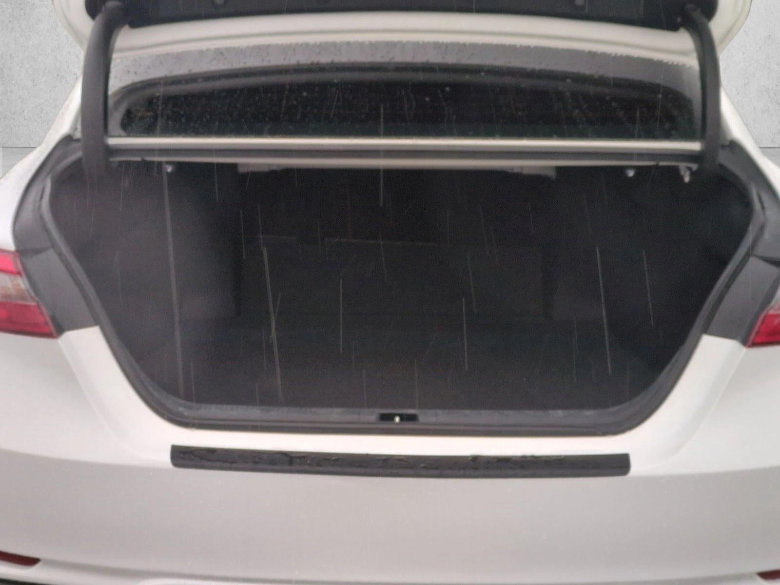 2019 Toyota Camry SE Auto (Natl)