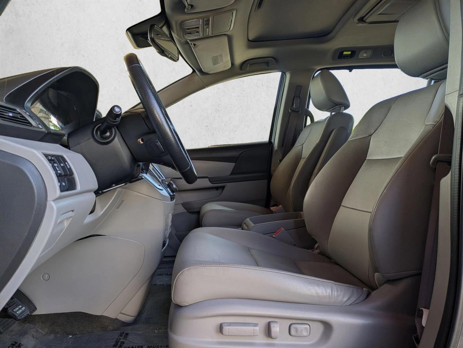 2015 Honda Odyssey Touring with DVD Rear Entertainment System and Navigation