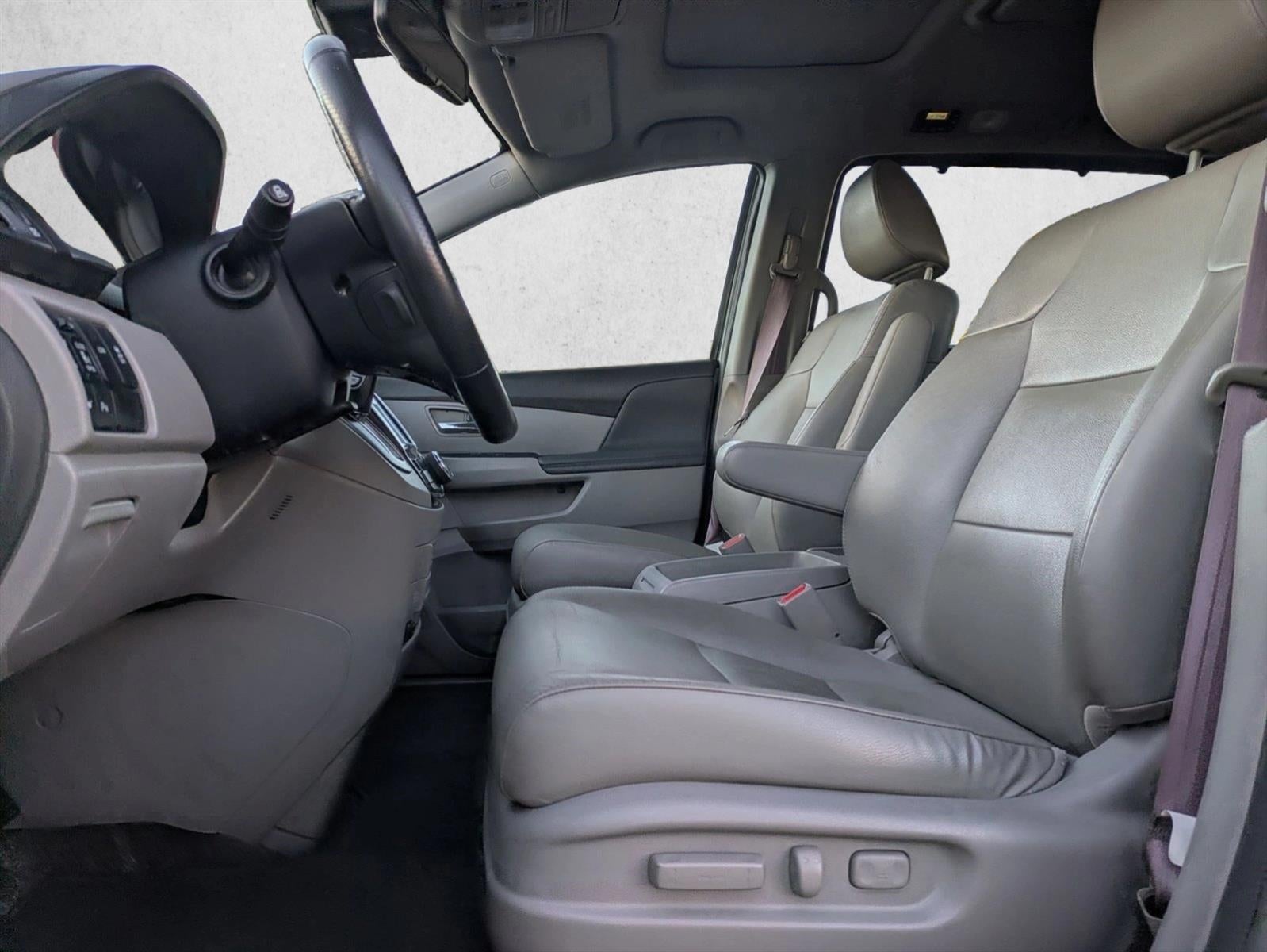 2015 Honda Odyssey Touring with DVD Rear Entertainment System and Navigation