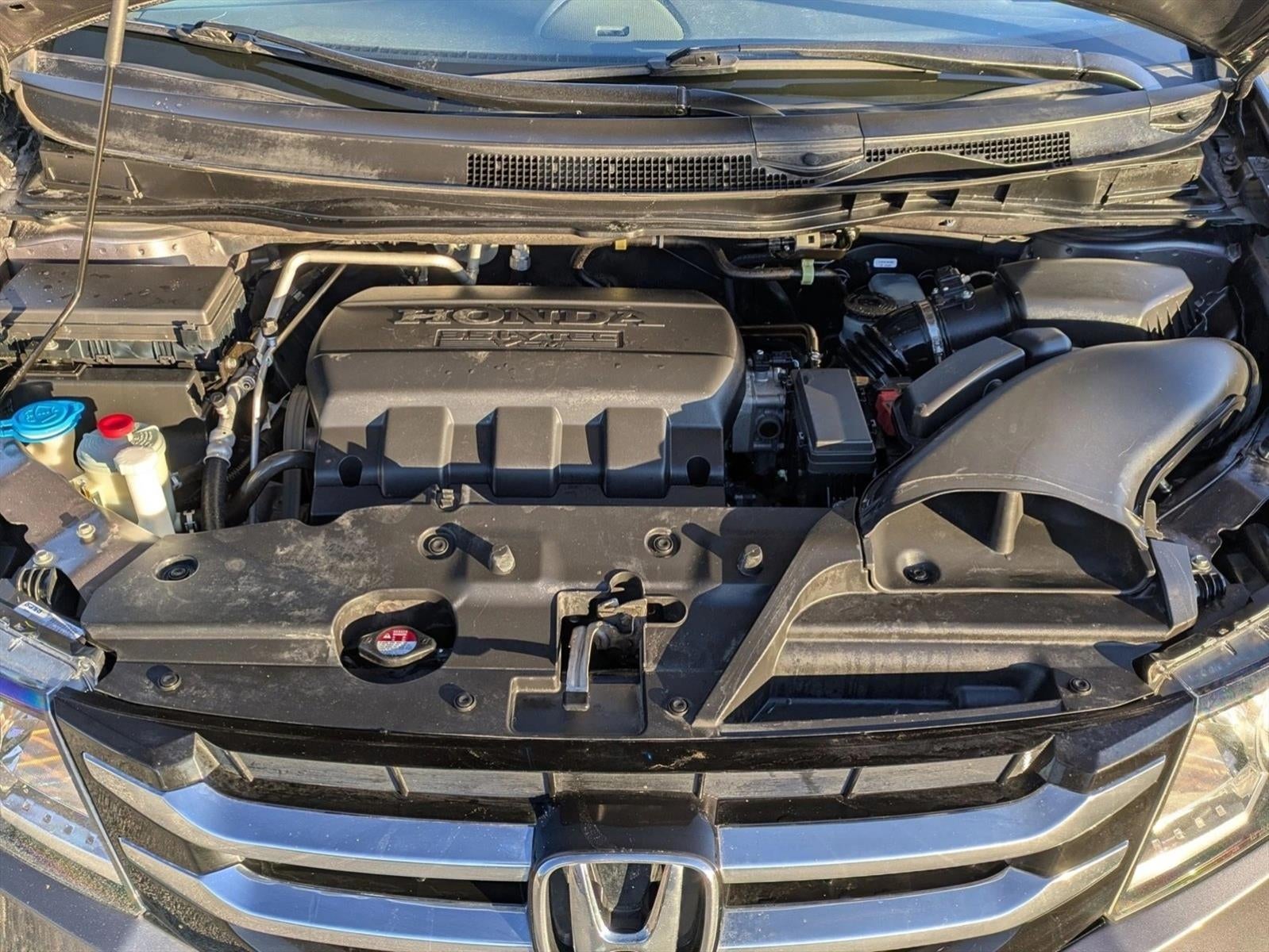 2015 Honda Odyssey Touring with DVD Rear Entertainment System and Navigation