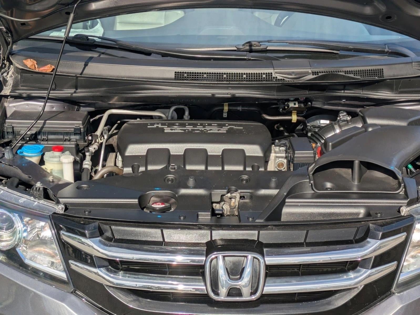 2015 Honda Odyssey Touring with DVD Rear Entertainment System and Navigation