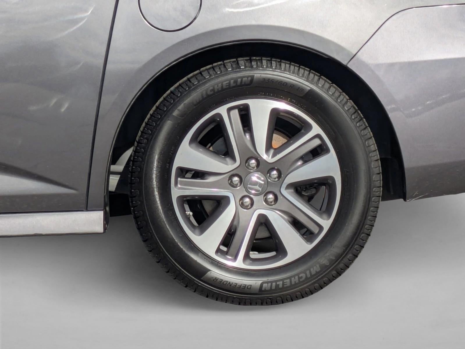 2015 Honda Odyssey Touring with DVD Rear Entertainment System and Navigation