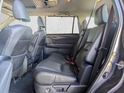 2022 Honda Pilot Touring 8-Passenger 2WD