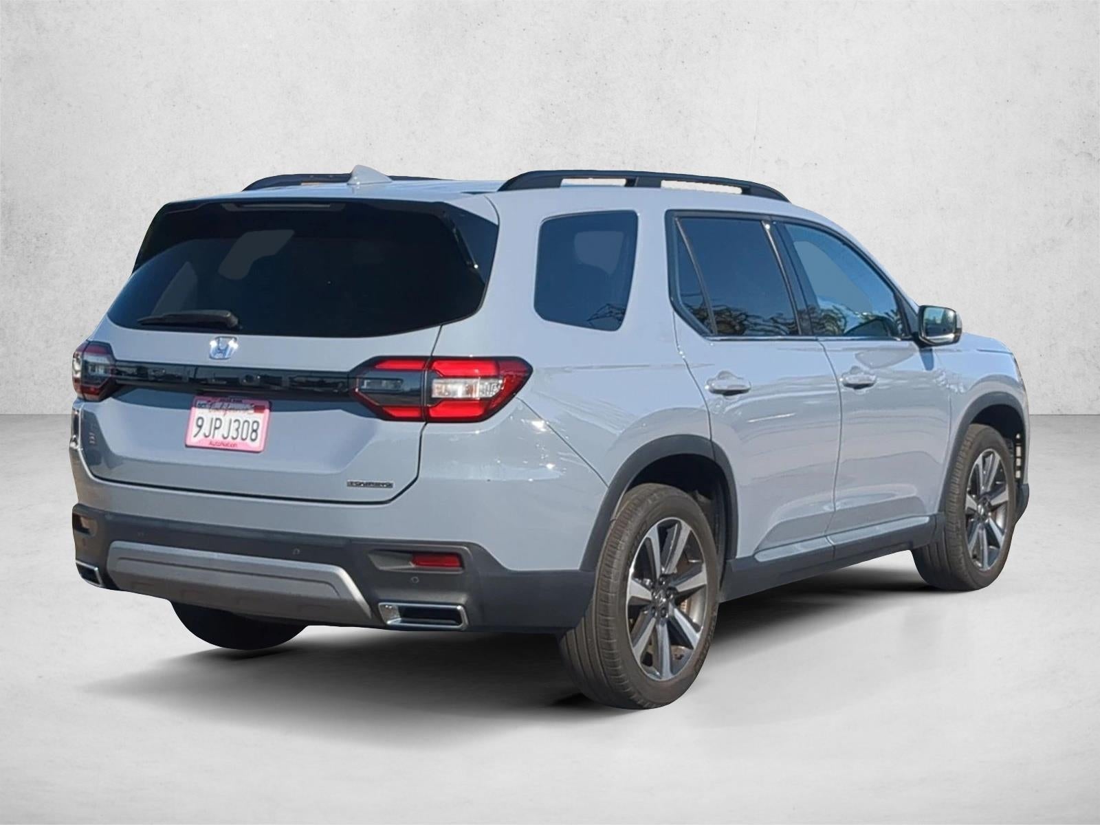 2024 Honda Pilot Touring 2WD