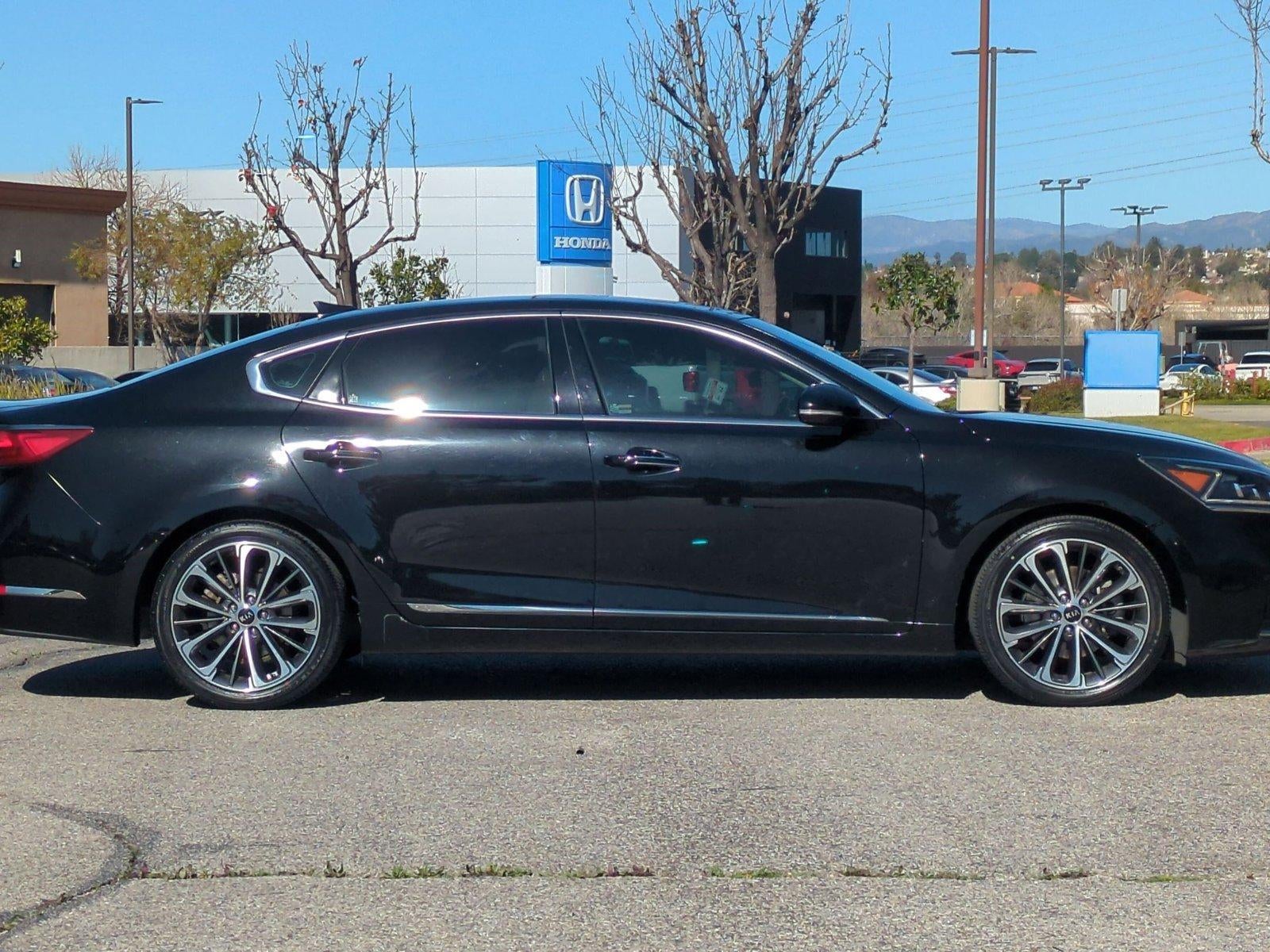 2017 Kia Cadenza Technology Sedan