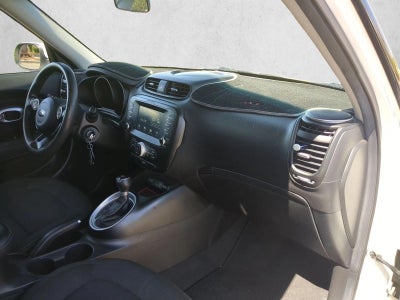 2019 Kia Soul + Auto