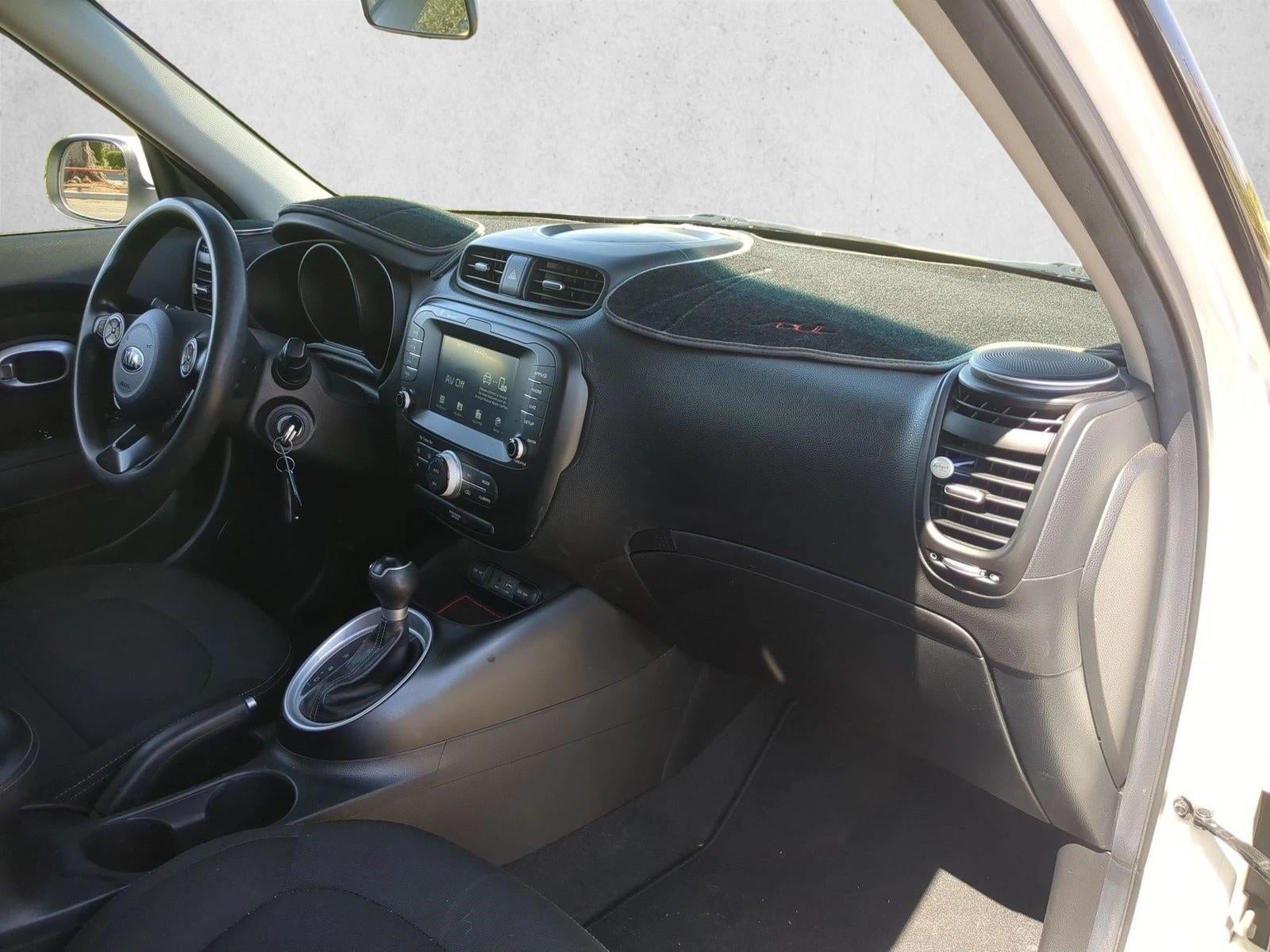 2019 Kia Soul + Auto