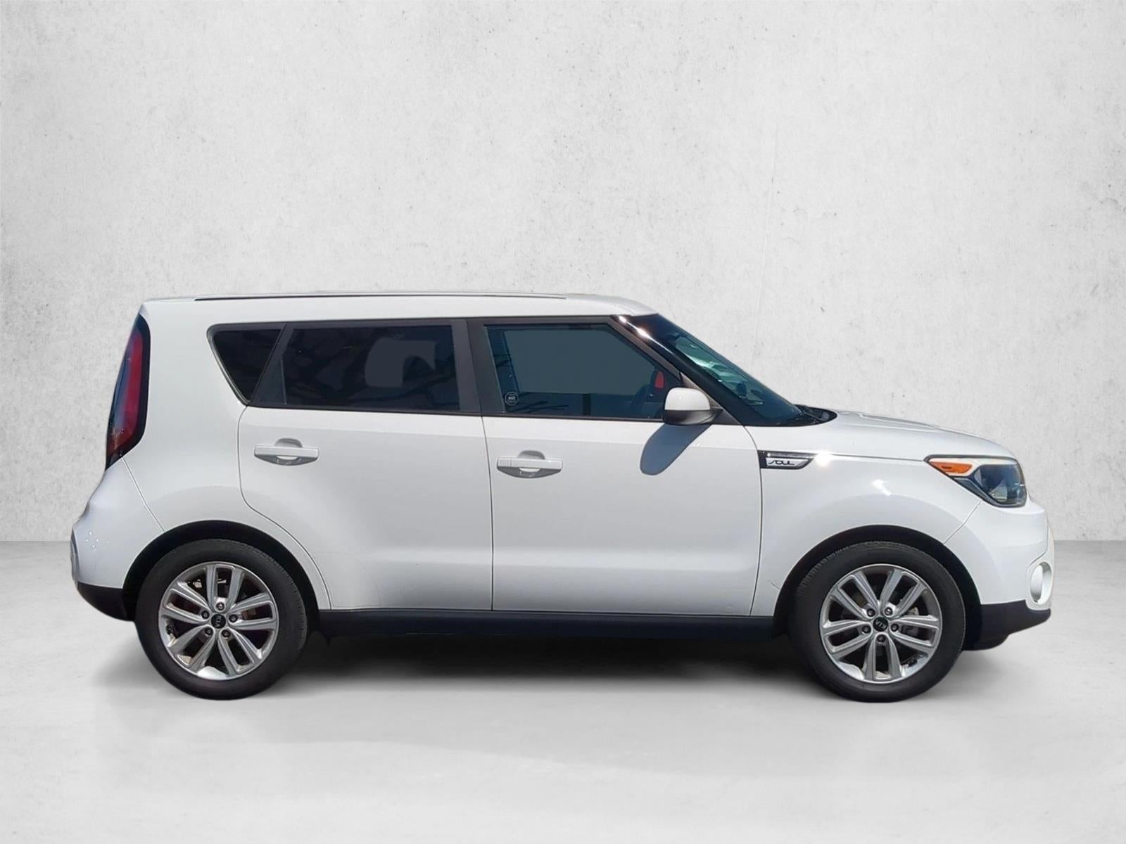 2019 Kia Soul + Auto