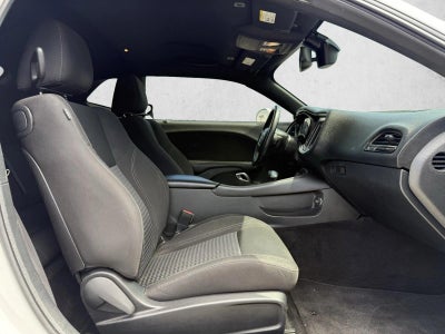 2018 Dodge Challenger SXT RWD
