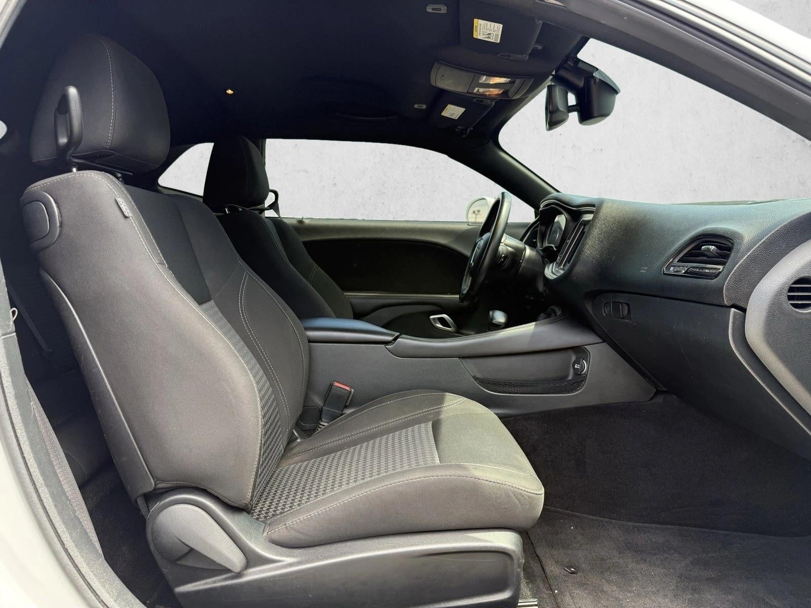 2018 Dodge Challenger SXT RWD