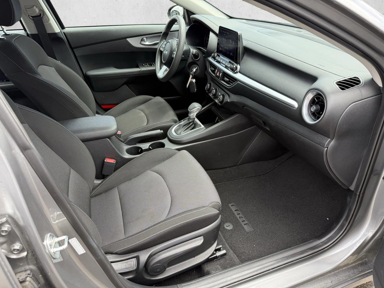 2023 Kia Forte LXS IVT