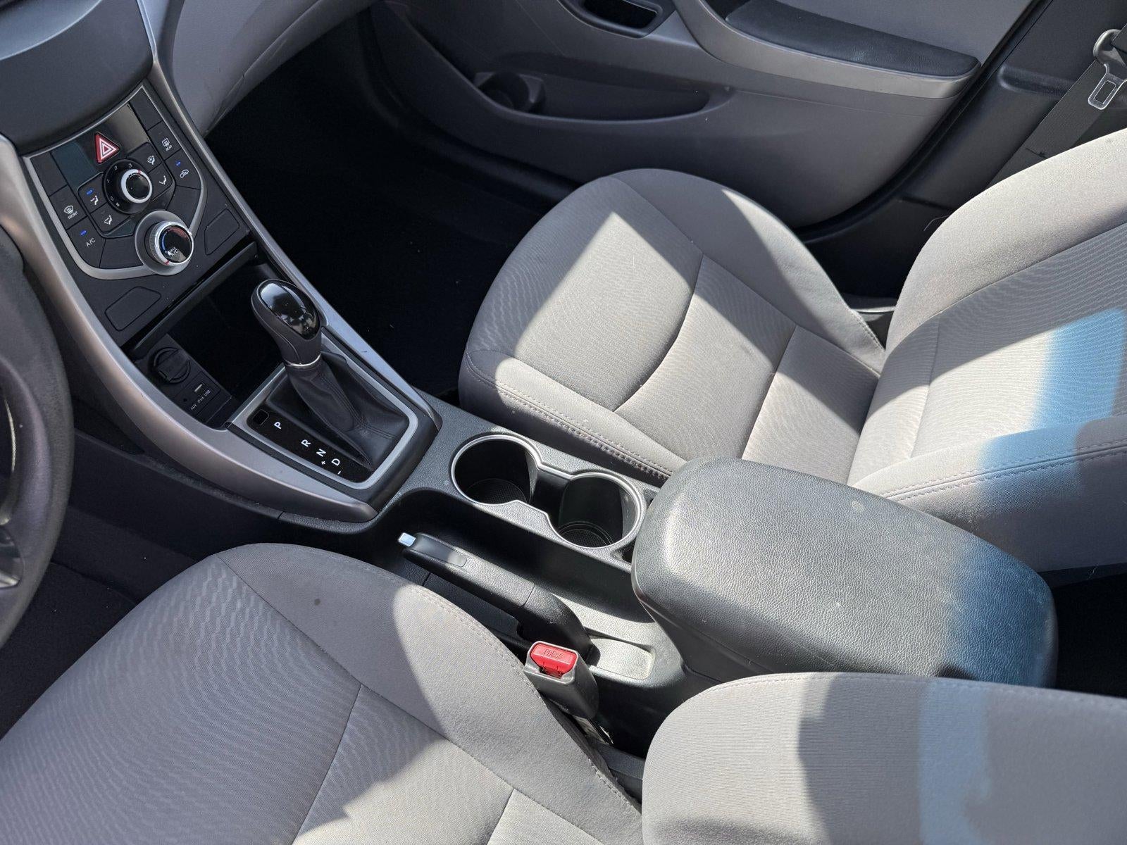 2016 Hyundai ELANTRA 4dr Sdn Auto SE