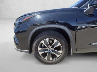 2022 Toyota Highlander XLE AWD (Natl)