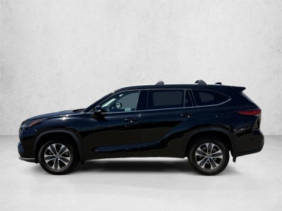 2022 Toyota Highlander XLE AWD (Natl)