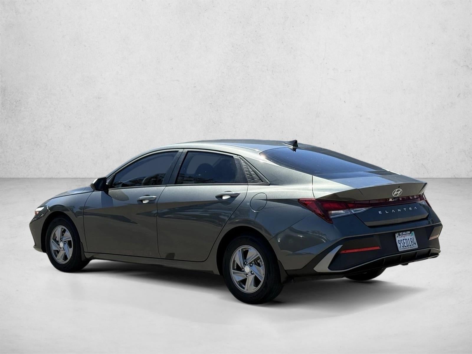 2025 Hyundai ELANTRA SE IVT