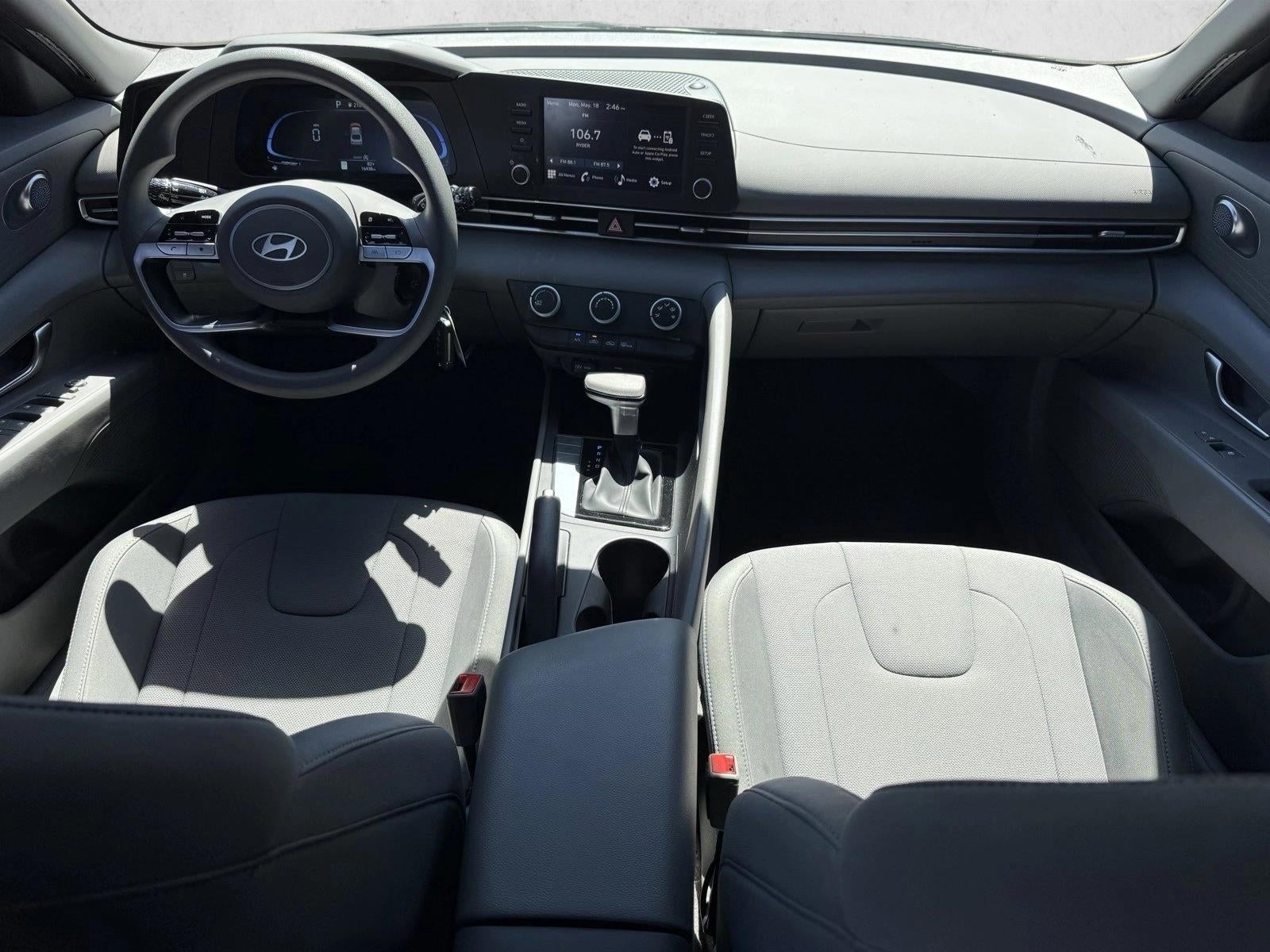 2025 Hyundai ELANTRA SE IVT