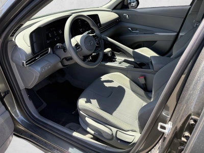 2025 Hyundai ELANTRA SE IVT