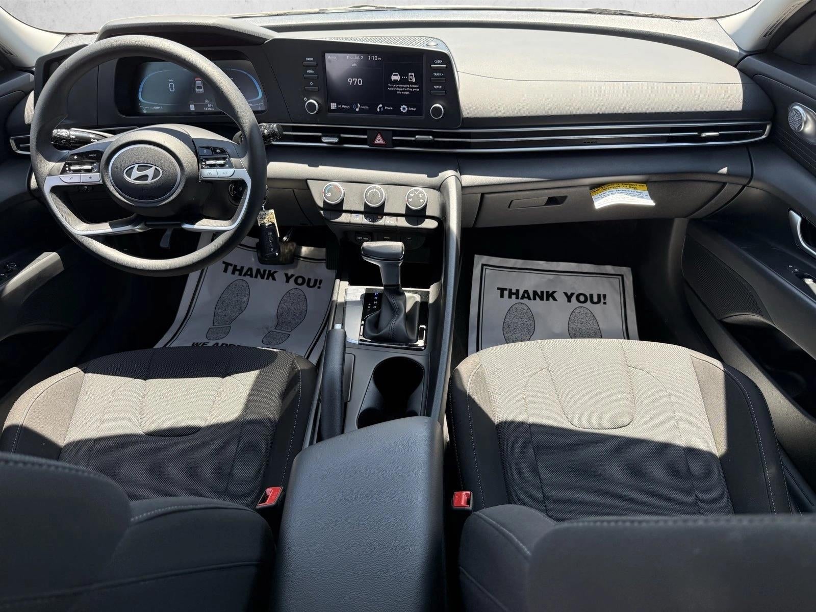 2025 Hyundai ELANTRA SE IVT