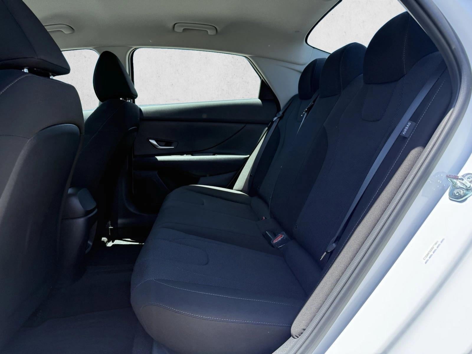 2025 Hyundai ELANTRA SE IVT