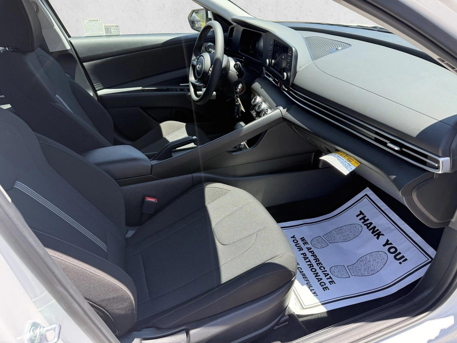 2025 Hyundai ELANTRA SE IVT