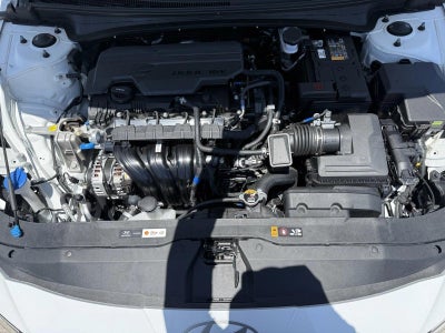 2025 Hyundai ELANTRA SE IVT
