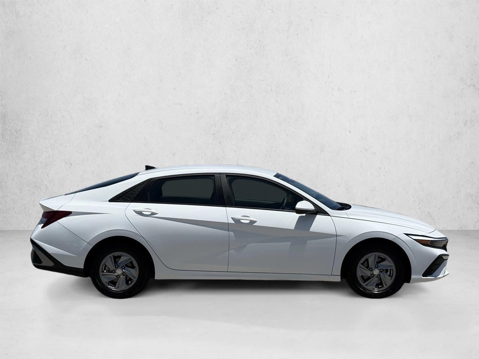 2025 Hyundai ELANTRA SE IVT