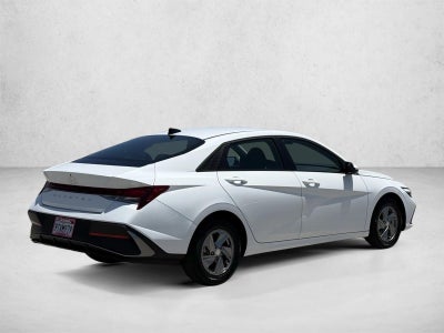 2025 Hyundai ELANTRA SE IVT