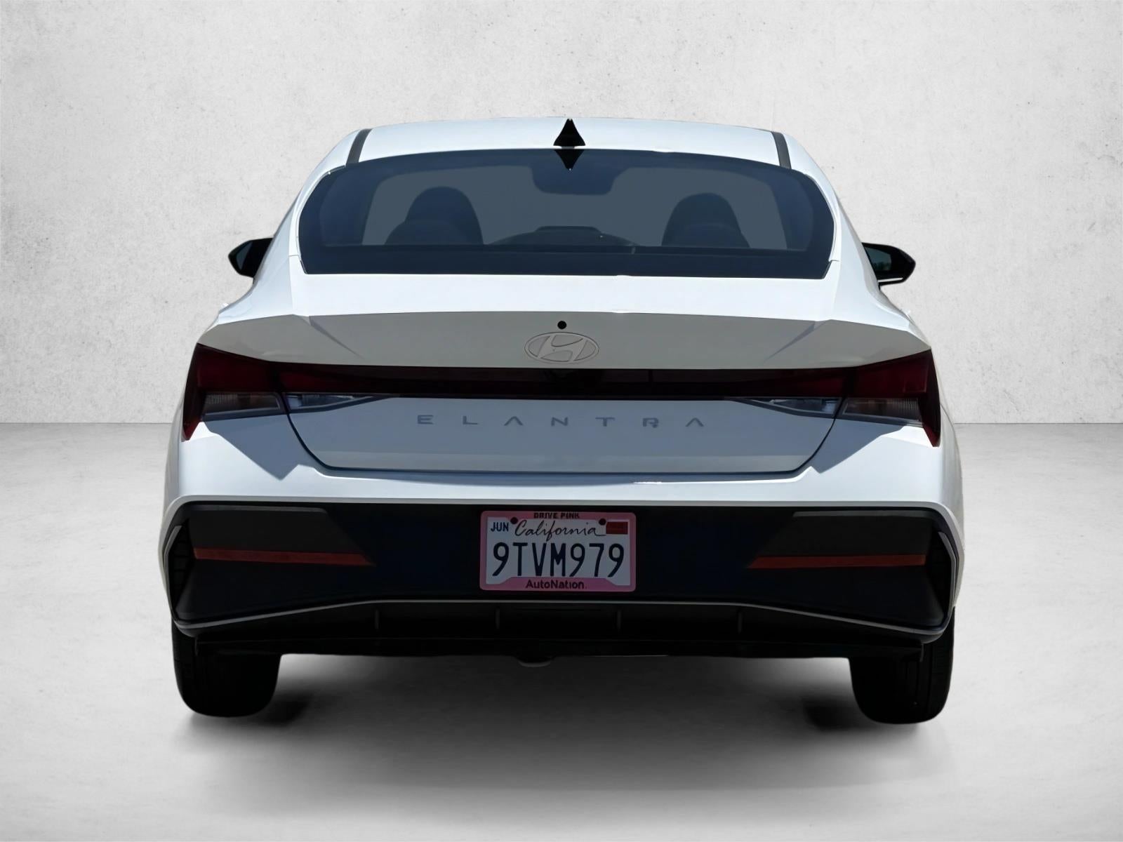2025 Hyundai ELANTRA SE IVT