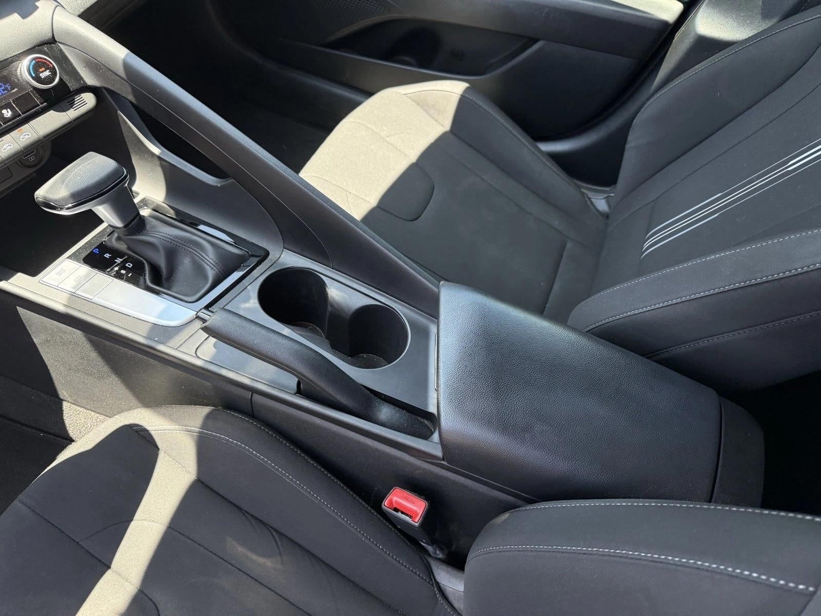 2022 Hyundai ELANTRA SEL IVT