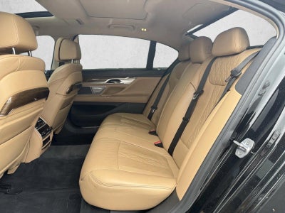 2018 BMW 740e xDrive iPerformance Plug-In Hybrid