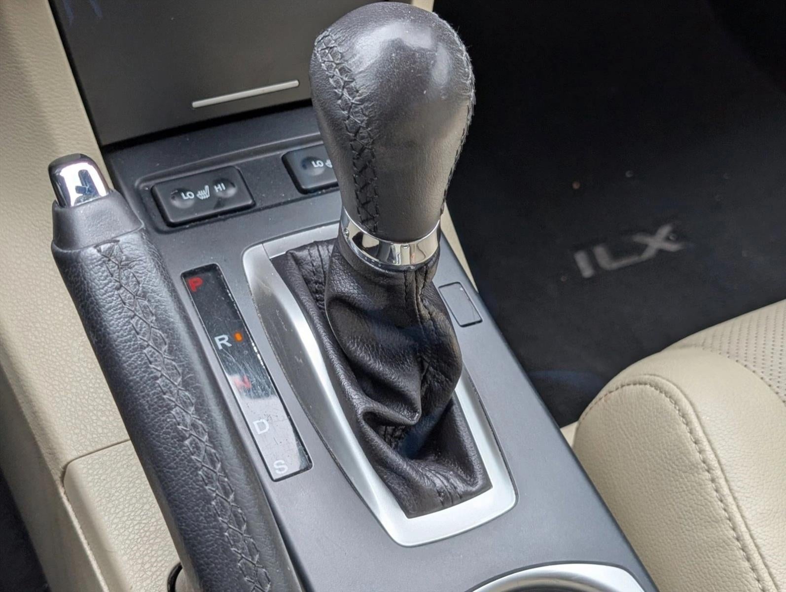 2017 Acura ILX Sedan w/Premium Pkg